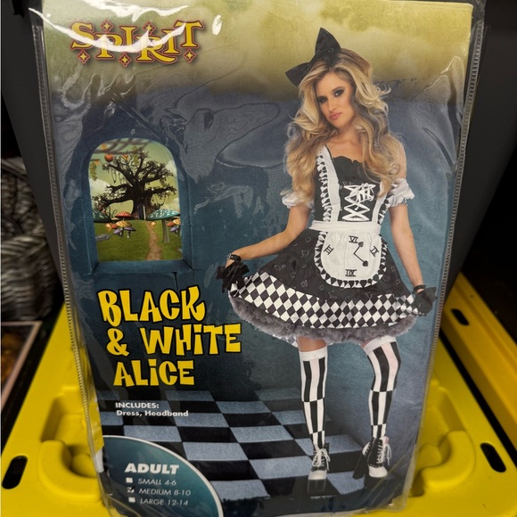 NEW. Spirit Black & White Alice Costume. Size Medium (8-10). - Picture 1 of 5